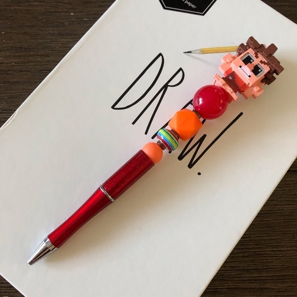 Disney Doorables: Wreak it Ralph: Pixel Ralph handmade beaded pen - Picture 2 of 3